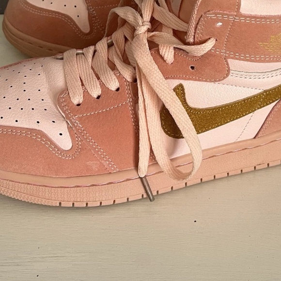 Nike Air Jordan 1 Mid Coral Gold Sneakers Mens 6.5 Womens 8.5 Stardust Pink 2016 - Picture 6 of 11